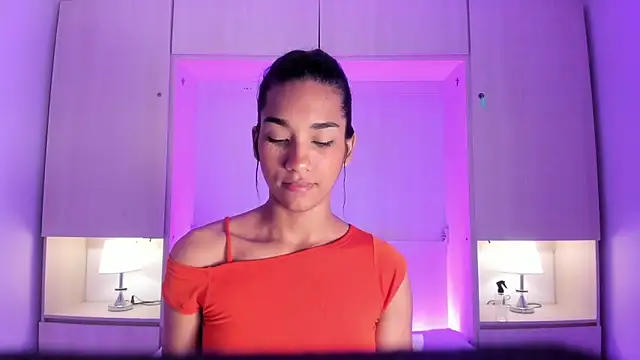 AnahiCollins online show from 4, 5, 2026