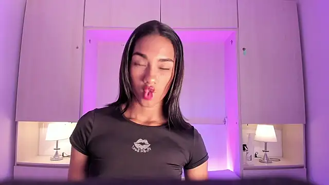 AnahiCollins online show from 6, 5, 2026