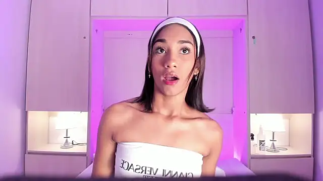AnahiCollins online show from 7, 5, 2026