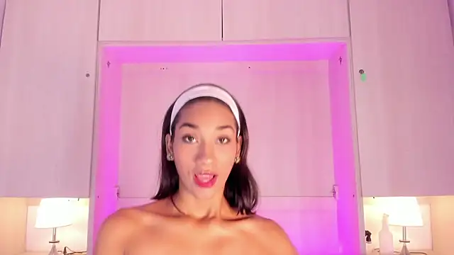 AnahiCollins online show from 10, 5, 2026