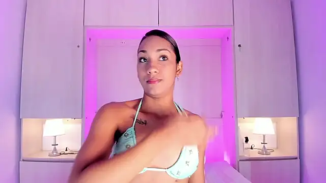 AnahiCollins online show from 6, 6, 2026