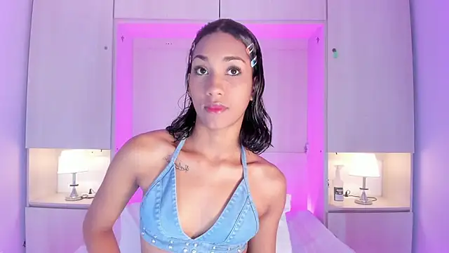 AnahiCollins online show from 7, 6, 2026