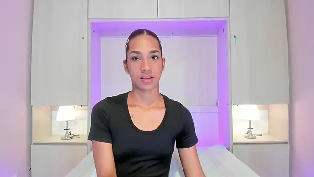 AnahiCollins online show from 4, 8, 2026