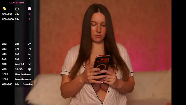 Snapshot of girl_kiraa chatting on 9, 7, 2026 girl kiraa online show from 9, 7, 2026