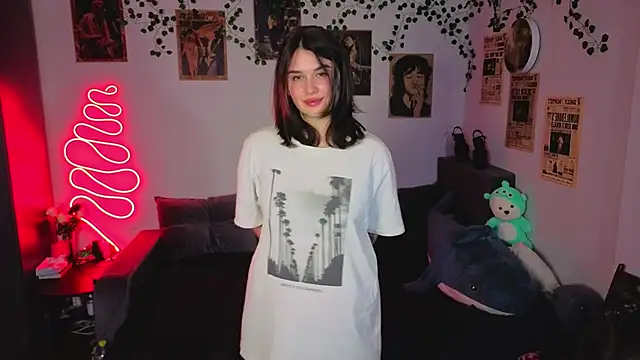 kira kick online show from 27, 10, 2025