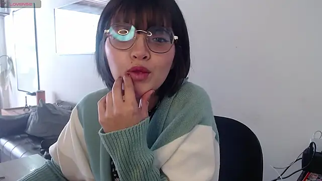 NamiDVelvet online show from 3, 10, 2025