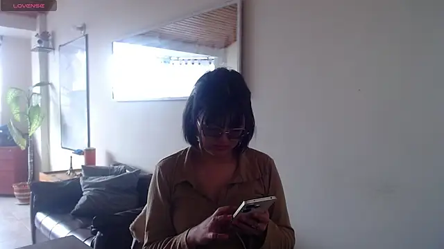 NamiDVelvet online show from 11, 10, 2025