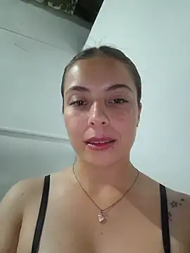 EmmaValencia  online show from 9, 5, 2026