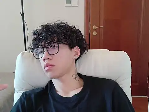 Snapshot of hangzi-0011 chatting on 1, 10, 2025 hangzi-0011 online show from 1, 10, 2025