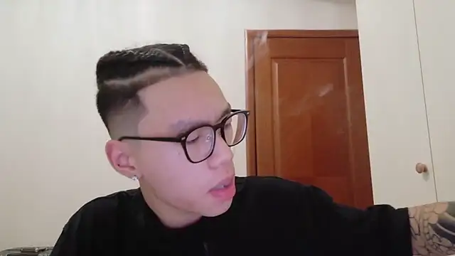 Snapshot of hangzi-0011 chatting on 8, 10, 2025 hangzi-0011 online show from 8, 10, 2025