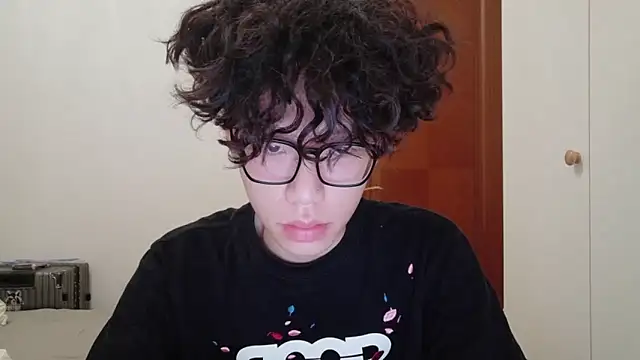 Snapshot of hangzi-0011 chatting on 11, 10, 2025 hangzi-0011 online show from 11, 10, 2025