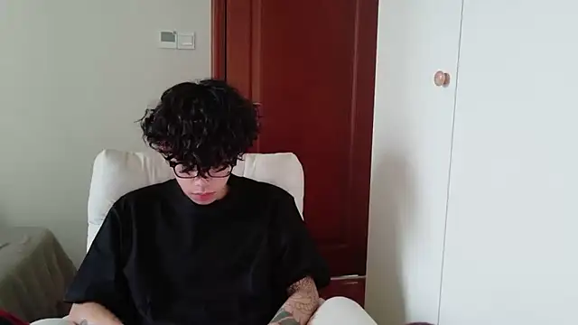 Snapshot of hangzi-0011 chatting on 19, 10, 2025 hangzi-0011 online show from 19, 10, 2025