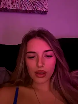 EllieEllxx online show from 18, 10, 2025