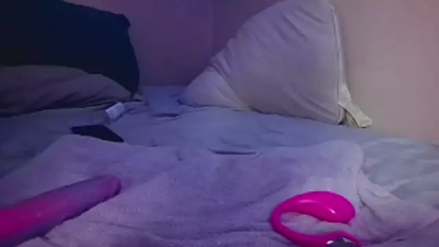 Queen2454 online show from 24, 10, 2025