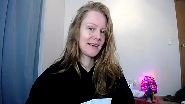 Snapshot of naughtyfox89 chatting on 16, 10, 2025 naughtyfox89 online show from 16, 10, 2025