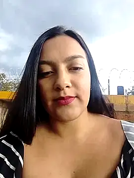 Snapshot of Sexy_Nayra_outdoors chatting on 15, 10, 2025 Sexy Nayra outdoors online show from 15, 10, 2025