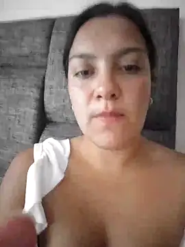 Snapshot of Sexy_Nayra_outdoors chatting on 19, 10, 2025 Sexy Nayra outdoors online show from 19, 10, 2025