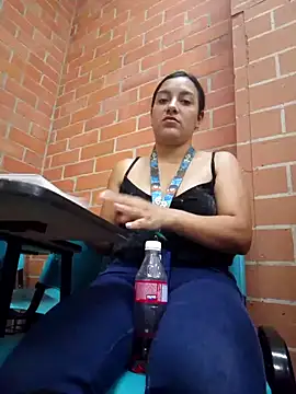 Snapshot of Sexy_Nayra_outdoors chatting on 27, 10, 2025 Sexy Nayra outdoors online show from 27, 10, 2025