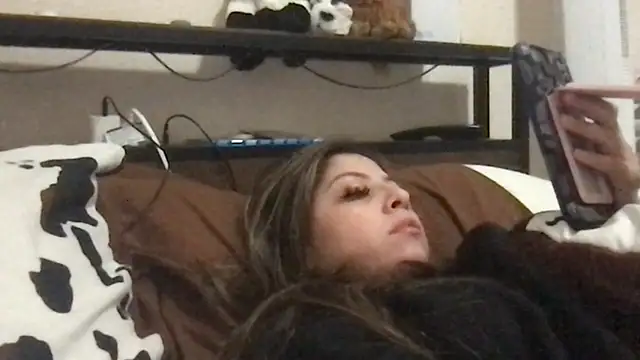 Snapshot of bunnygorl12 chatting on 19, 11, 2025 bunnygorl12 online show from 19, 11, 2025