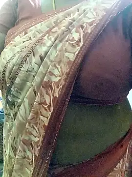 Snapshot of harinisree chatting on 4, 12, 2025 harinisree online show from 4, 12, 2025