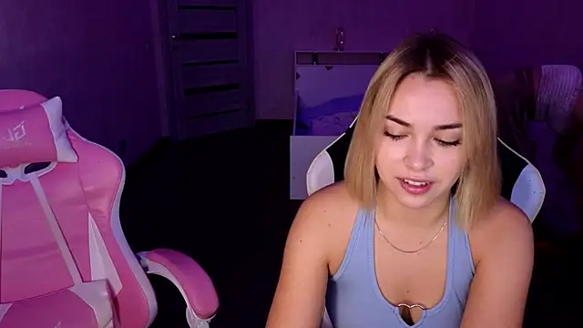 Snapshot of stefany_and_bettany chatting on 31, 10, 2025 stefany and bettany online show from 31, 10, 2025