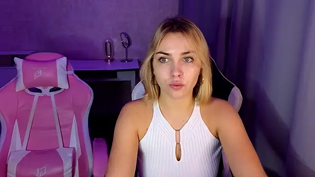 Snapshot of stefany_and_bettany chatting on 12, 11, 2025 stefany and bettany online show from 12, 11, 2025