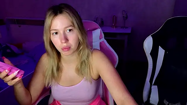 Snapshot of stefany_and_bettany chatting on 13, 11, 2025 stefany and bettany online show from 13, 11, 2025