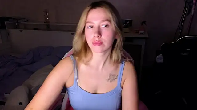 Snapshot of stefany_and_bettany chatting on 3, 12, 2025 stefany and bettany online show from 3, 12, 2025