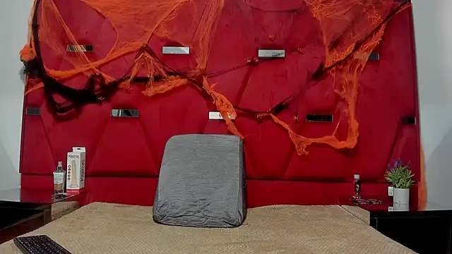 HilaryAndDominic online show from 24, 10, 2025