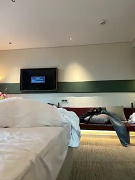 HenryLee1983-cums online show from 8, 10, 2025