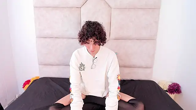 Snapshot of Scaarlett_22_ chatting on 19, 10, 2025 Scaarlett 22  online show from 19, 10, 2025