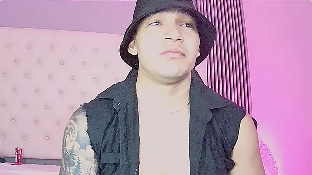 Snapshot of venedic_bull chatting on 13, 10, 2025 venedic bull online show from 13, 10, 2025