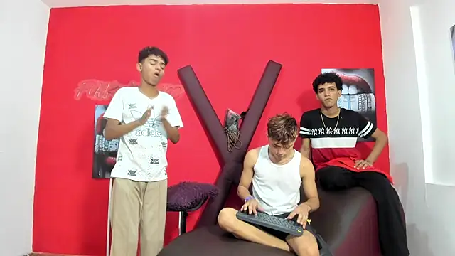 VERY HOT GUYS online show from 8, 4, 2026