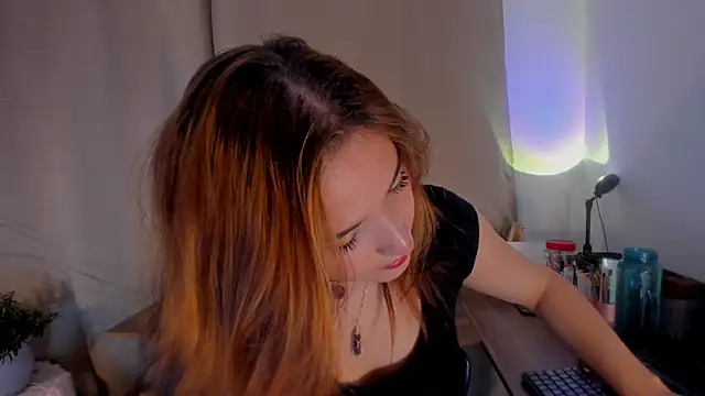 AmaruBloom online show from 4, 2, 2026