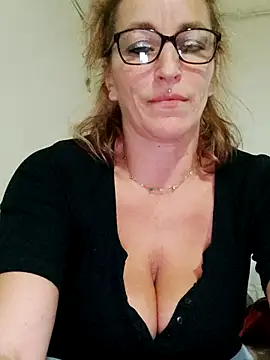 Fifi83Bell online show from 3, 11, 2025