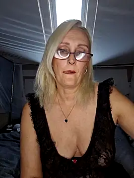 Snapshot of Jenny_Blum chatting on 8, 10, 2025 Jenny Blum online show from 8, 10, 2025