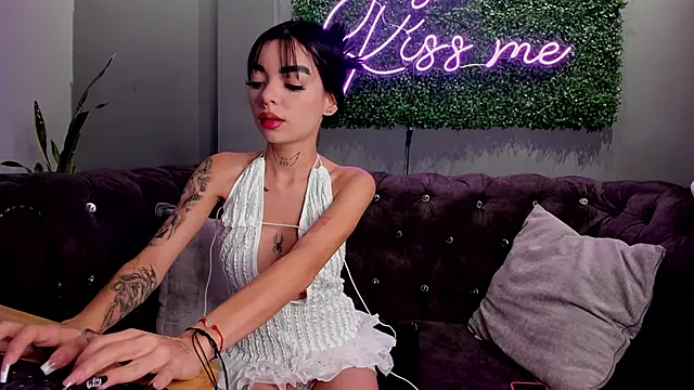 scarlettvelvet  online show from 9, 11, 2025