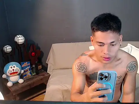 Snapshot of Cute_Lucas chatting on 2, 10, 2025 Cute Lucas online show from 2, 10, 2025