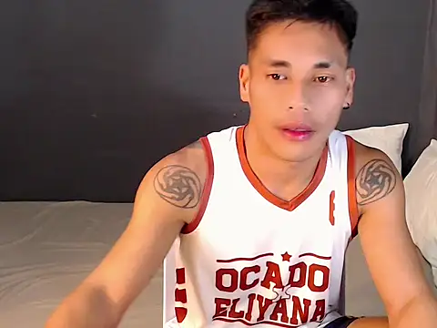 Snapshot of Cute_Lucas chatting on 8, 10, 2025 Cute Lucas online show from 8, 10, 2025