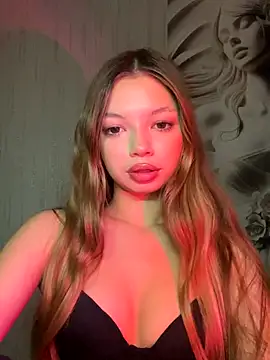 Snapshot of _Siennaaa_ chatting on 6, 10, 2025  Siennaaa  online show from 6, 10, 2025
