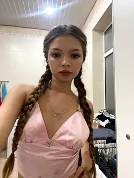 Snapshot of _Siennaaa_ chatting on 10, 10, 2025  Siennaaa  online show from 10, 10, 2025
