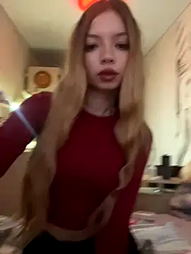 Snapshot of _Siennaaa_ chatting on 20, 10, 2025  Siennaaa  online show from 20, 10, 2025