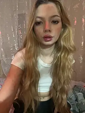 Snapshot of _Siennaaa_ chatting on 21, 10, 2025  Siennaaa  online show from 21, 10, 2025