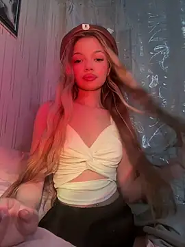  Siennaaa  online show from 6, 3, 2026