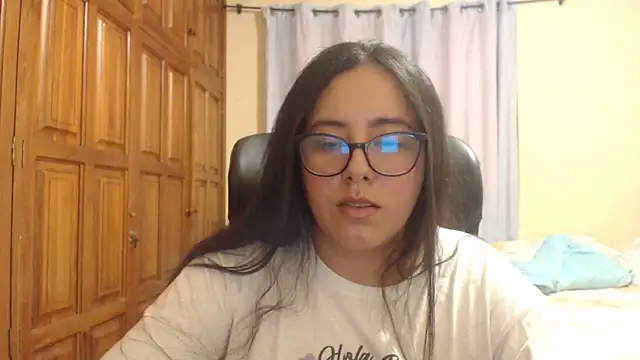 Venus cat  online show from 5, 12, 2025