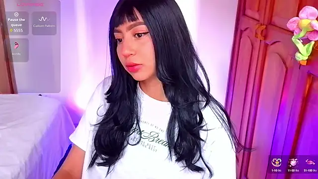 Snapshot of emma_web_ chatting on 17, 10, 2025 emma web  online show from 17, 10, 2025