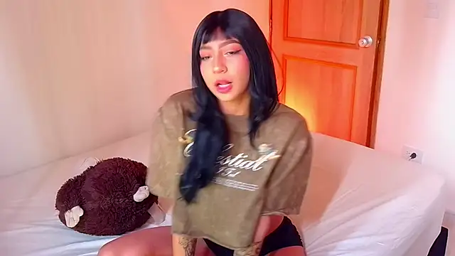 Snapshot of emma_web_ chatting on 23, 10, 2025 emma web  online show from 23, 10, 2025