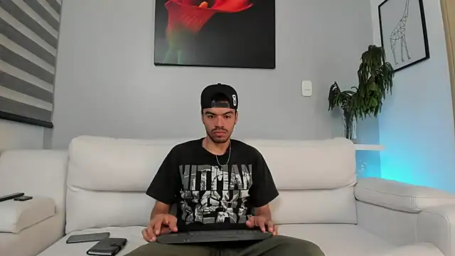 Snapshot of ZaynShadow chatting on 23, 10, 2025 ZaynShadow online show from 23, 10, 2025