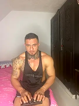 Snapshot of ZEUS-KING chatting on 5, 10, 2025 ZEUS-KING online show from 5, 10, 2025