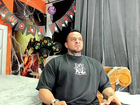 Snapshot of ZEUS-KING chatting on 18, 10, 2025 ZEUS-KING online show from 18, 10, 2025